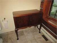 Antique Linen Cupboard / Armoire à linge antique