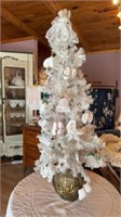 Potted tree w/crocheted ornaments