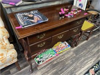 QUEEN ANNE SMALL BUFFET / COMMODE