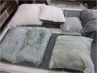 COLLECTION OF PILLOWS AND THROW