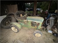 VINTAGE JOHN DEERE 112 TRACTOR