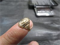 4.0 grams 10K Gold Class Ring Size 4.25