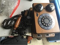Wall mount telephone