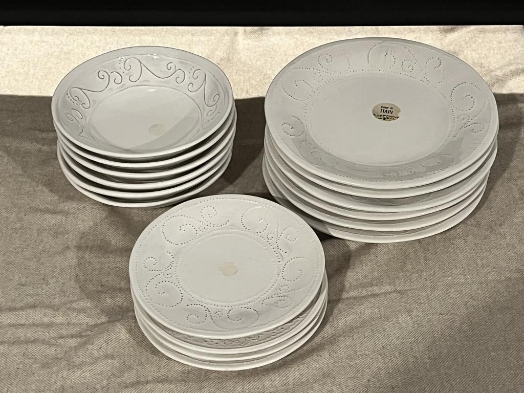 Made in ITALY 16-piece Patterned Plate Set