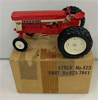 Farmall 560 w/Duals NFTS 1978 NIB