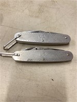 Pair of US military pocket knives.