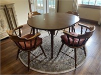 Table & 4 Chairs w/Cushions