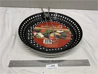 New! Deluxe Non-Stick Grilling Skillit