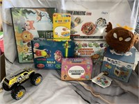 1 LOT ASSORTED CHILDRENS TOYS/ITEMS INCLUDING (1)