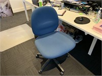 4 Blue Fabric Swivel Base Typists Chairs (1 Faulty