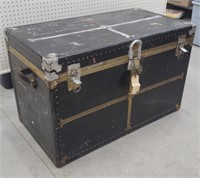 Vintage clean steamer trunk - great for storage -