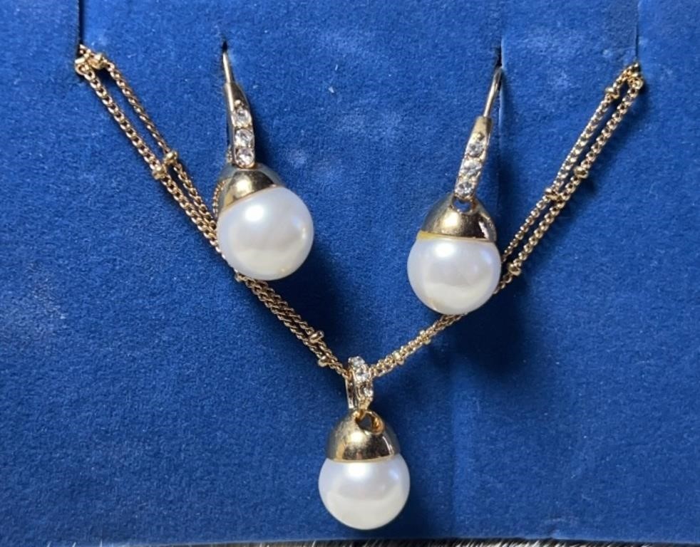 18" Avon Necklace & Earrings