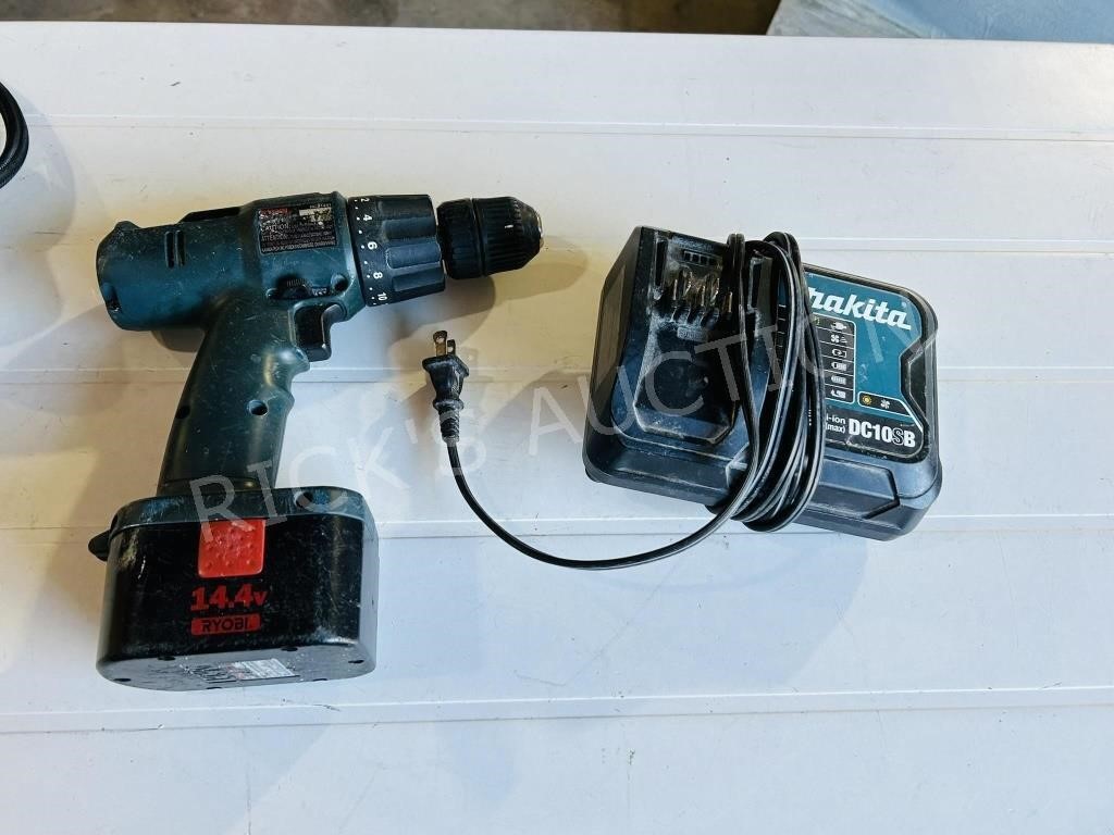 14v Makita hammer drill w/ battery & charger