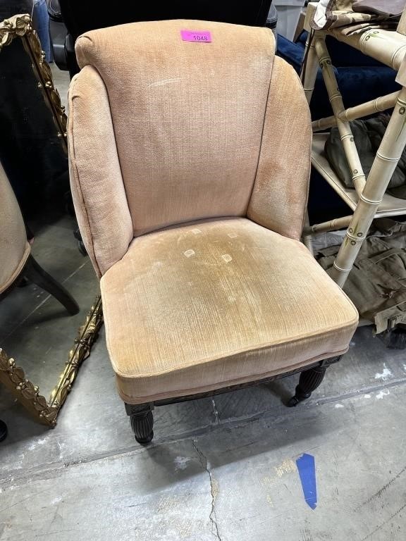 VINTAGE UPHOLSTERED CHAIR