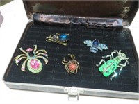 BEAUTIFUL INSECT BROOCHES WITH CASE