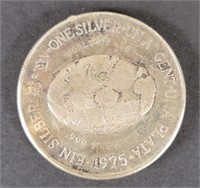 1975 World Trade Unit 1 Oz .999 Fine Silver Coin