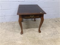 Queen Anne Style 1-drawer End Table