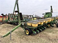 John Deere 7000 8-row planter with Wetherell end t
