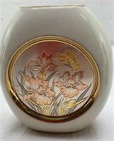 Vintage 5in Japanese vase engraved with 24k gold
