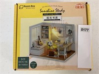 DIY MINIATURE ROOM KIT - NEW IN ORIG. BOX