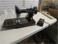 Tiny Taylor Singer Sewing Machine   WORKS Great