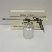 PNEUMATIC CLEANING GUN WITH CUP