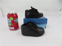 Stride Rite, chaussures neuves pour enfant gr 4