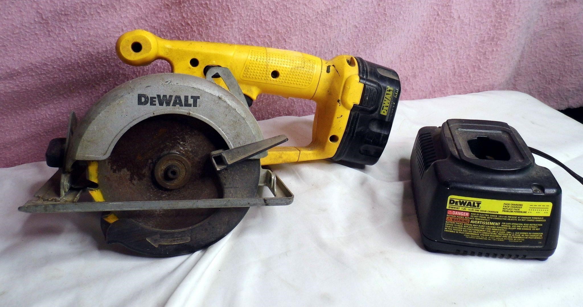 Dewalt Cordless DW935TrimSaw/battery Charger Works