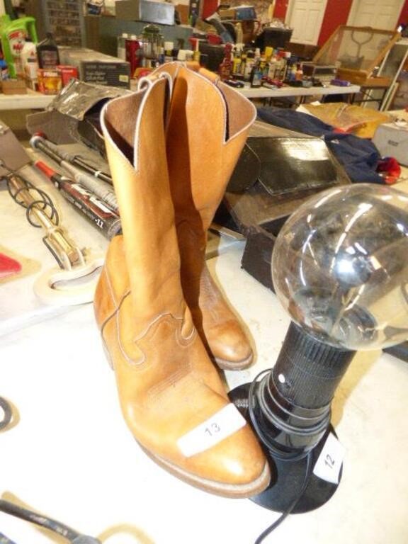 NICE SIZE 11 MENS LEATHER WORK BOOTS