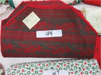 8 RED AND GREEN PLACE MATS