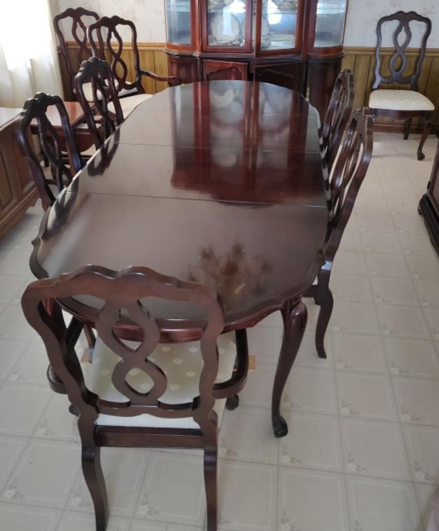 Deilcraft Dining Table & 8 Chairs