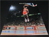 BULLS MICHAEL JORDAN SIGNED 16X20 PHOTO COA