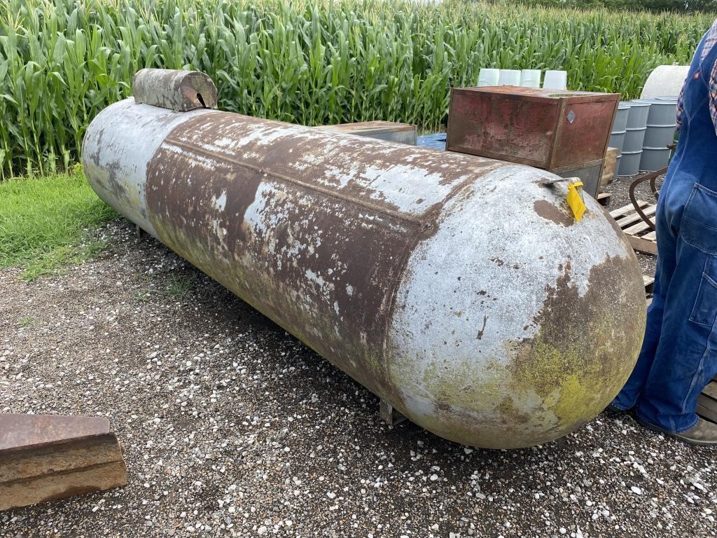 1000 Gallon Propane Tank