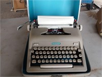 Vintage Typewriter, Manual, Royal, qty 1 ea