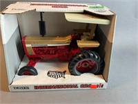 Ertl 1/16 International 826 Tractor