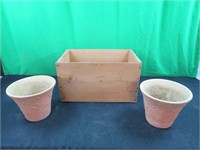 wood box w / 2 flower pots