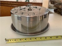 Metal cake plate with cover