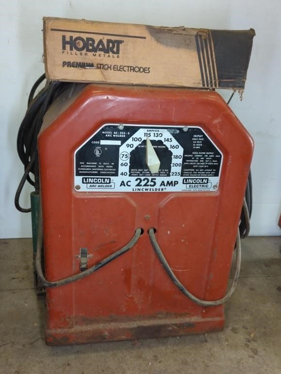LINCOLN 220 ARC WELDER W/ LEADS AND WELDING RODS