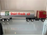 Vintage Ertl Publix Dairi-Fresh Tanker Transport