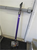 DYSON V7 STICK VACUUM