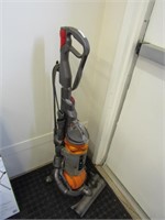 DYSON DC25 UPRIGHT VACUUM