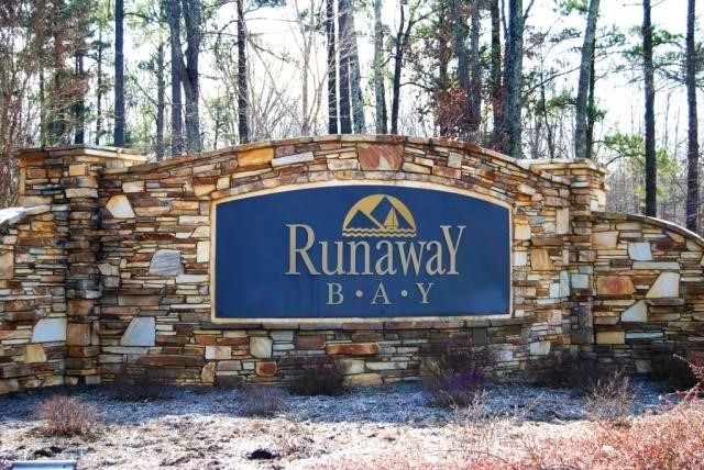 Water Front Lot in Runaway Bay at Leesville Lake