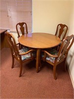 Round Dining Table Set with 4 Armchairs Nice Cond