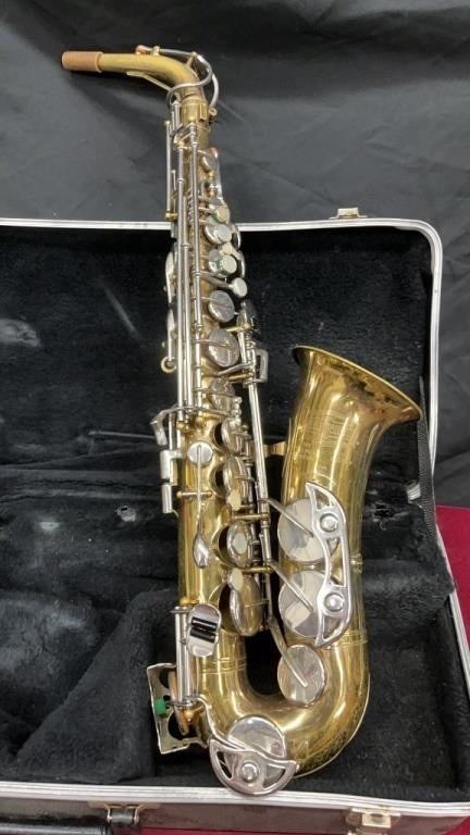 Selmer Bundy II Saxophone with Case