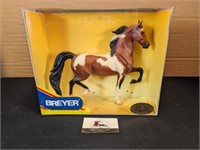Breyer gaiting horse in box (not original box)