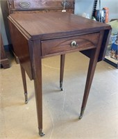 18th Century American Chippendale Drop Leaf Table
