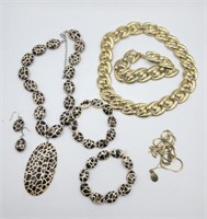 Jewelry Lot 4 Pc And 2 Pc Jewelry Sets & 2