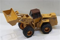 ERTL CASE W30 FRONT END LOADER 18"