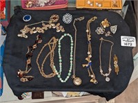 Costume jewelry Necklaces, Brooches, etc