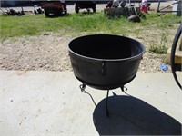 C- CAST IRON WASH POT WITH METAL STAND